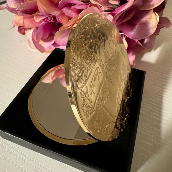 Gucci Compact Double sided mirror w/Gucci monogram embossed. NIB - Picture 2 of 11